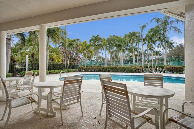 Building Photo - 16658 La Mesa Dr