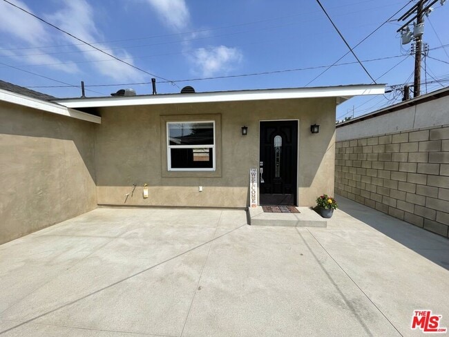 Building Photo - 4817 W 133rd St