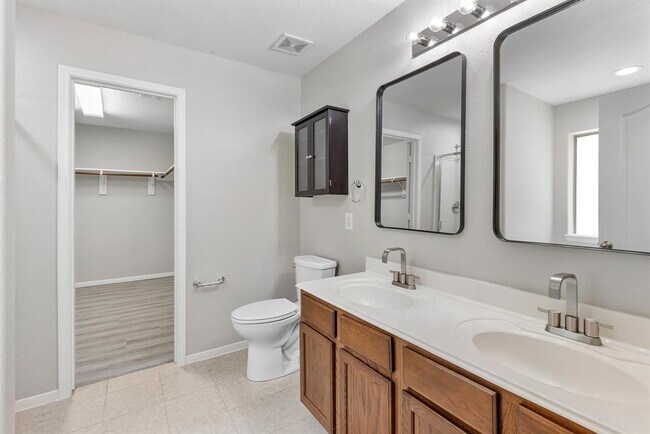 Building Photo - 2721 Sandberry Dr