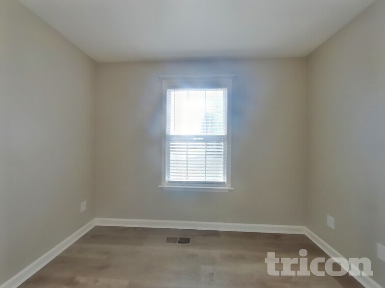 Building Photo - 1612 Robert Rd