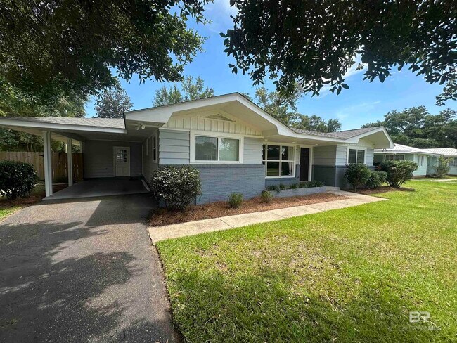 Building Photo - 311 W Marigold Ave