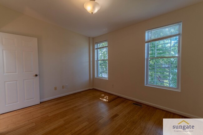 Building Photo - 341 E 27th St