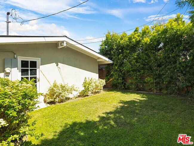 Building Photo - 526 N Emerald Dr