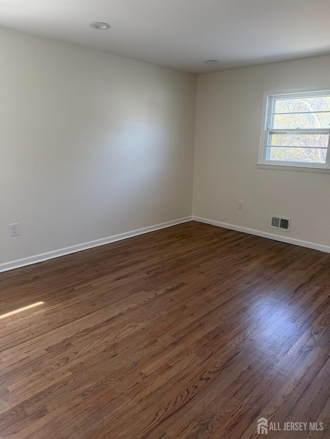 Building Photo - 13 Oakwood Dr