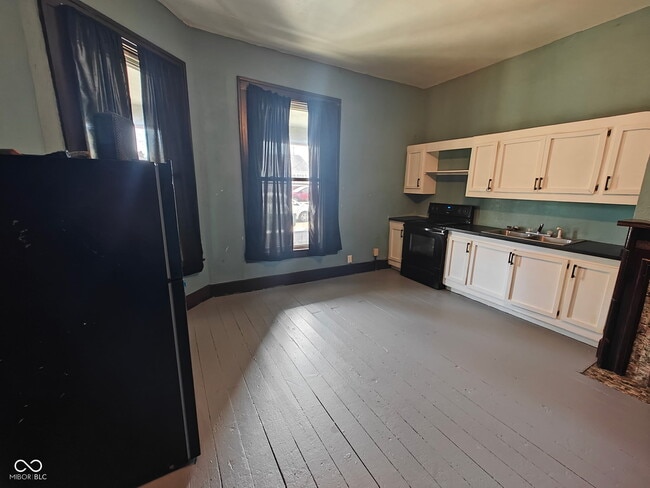 Building Photo - 392 W Broadway St