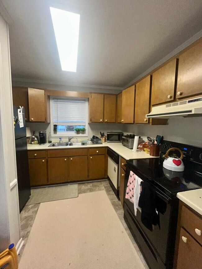 Building Photo - 204-5 Oak Street (CW)