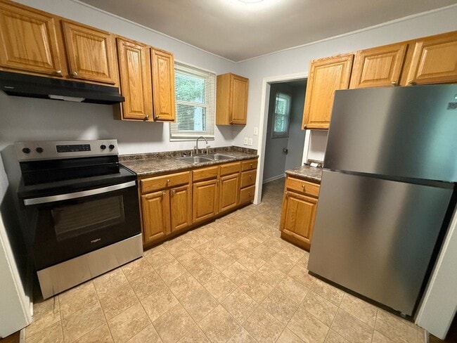 Building Photo - 515 Oak Ln