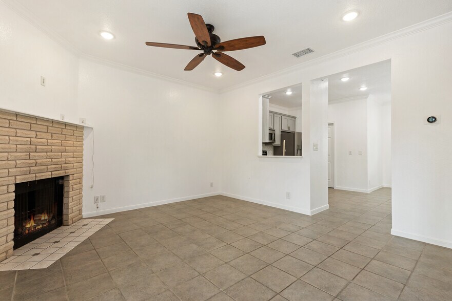 Building Photo - 1307 Kinney Ave