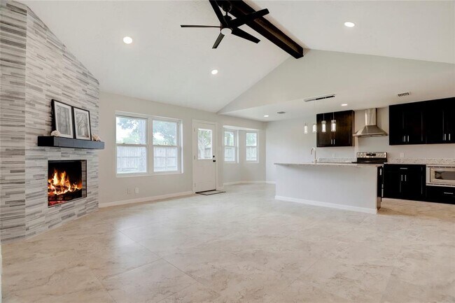 Building Photo - 327 Gentilly Dr