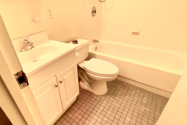 Building Photo - 44 Washington St