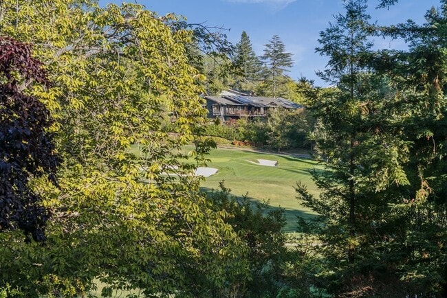Building Photo - 1202 Sharon Park Dr
