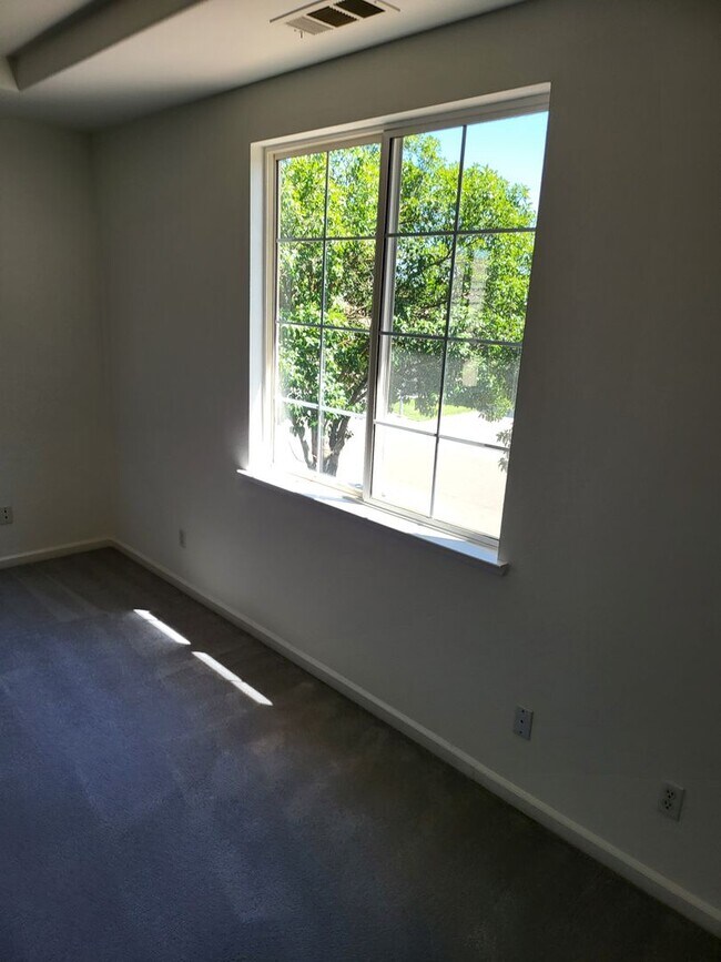 Building Photo - Three Bedroom and Three bathroom home and ...