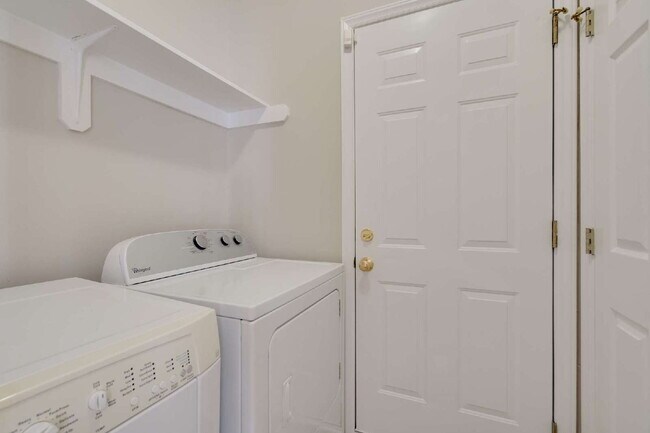 Building Photo - Charming 4-Bed Home with Fenced-in Backyard in Leesville District