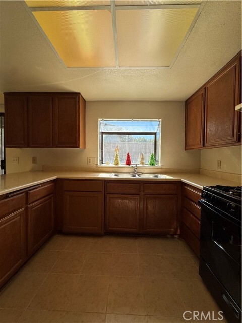 Building Photo - 15171 Wildrose St