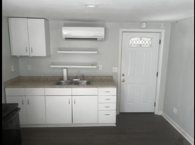 Kitchen - 1305 Stratford Ave