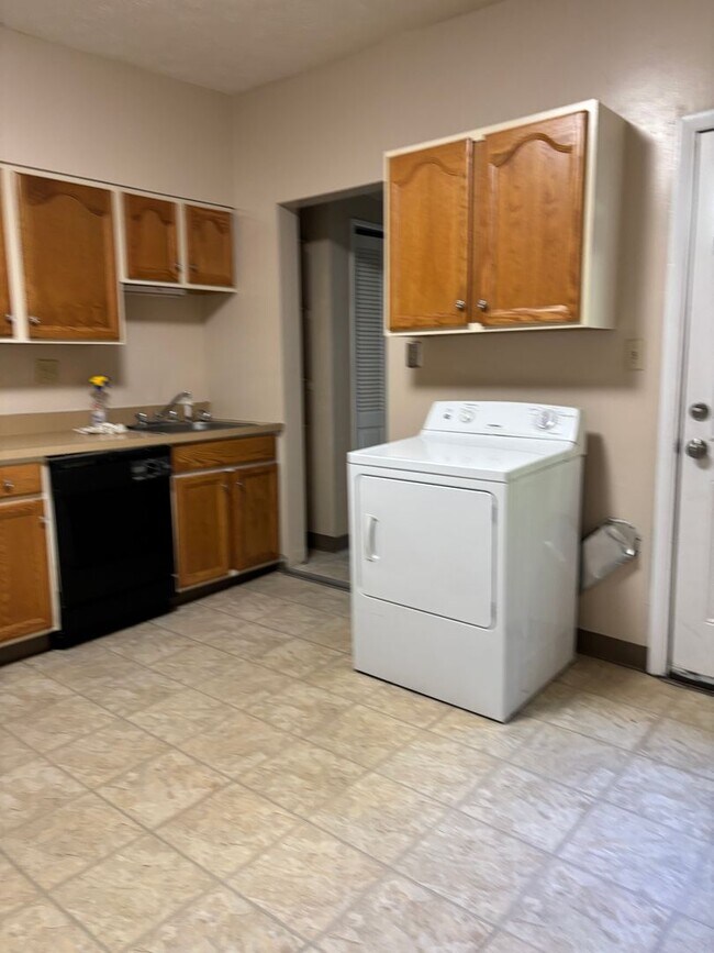 Building Photo - Mt Washington 2 Bedroom Duplex