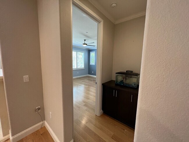 Building Photo - Newer single story home located in desirab...
