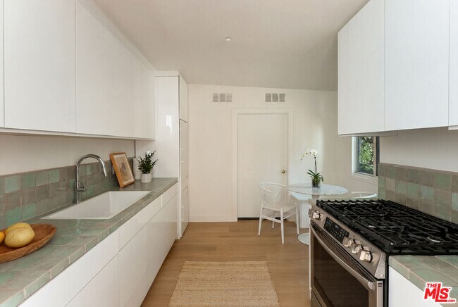 Building Photo - 8754 Dorrington Ave