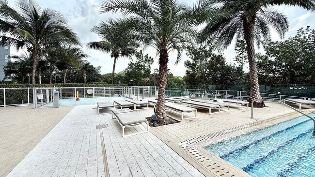 Building Photo - 16385 Biscayne Blvd