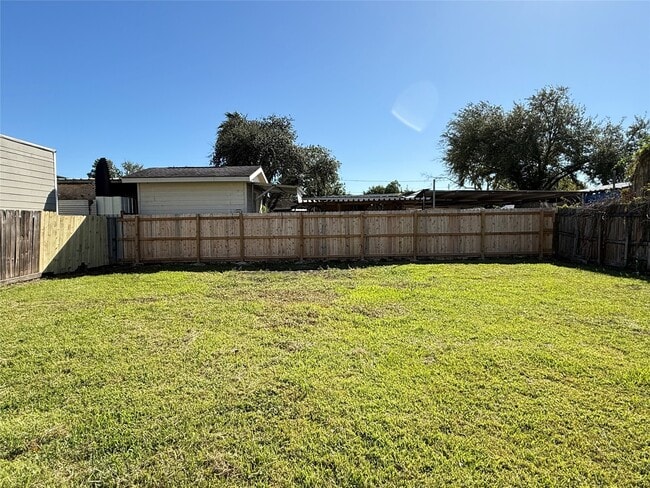 Building Photo - 2524 Chamberlain St