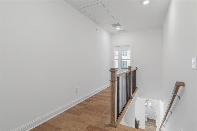 Building Photo - 6543 Beacon Dr