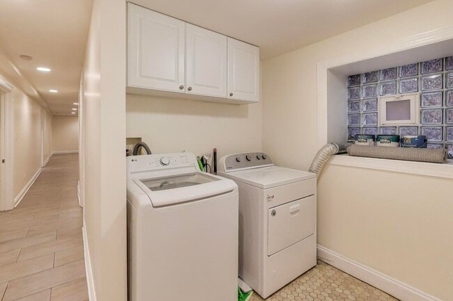 Building Photo - 3901 N Hamilton Ave