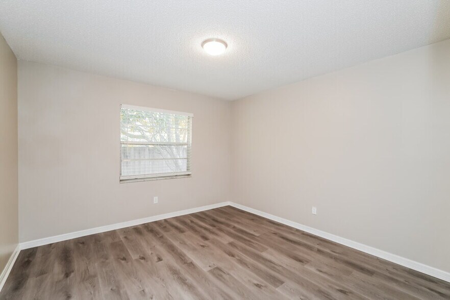 Building Photo - 1352 Foxboro Dr