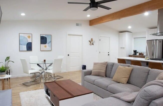 Building Photo - 9802 Kendal Dr