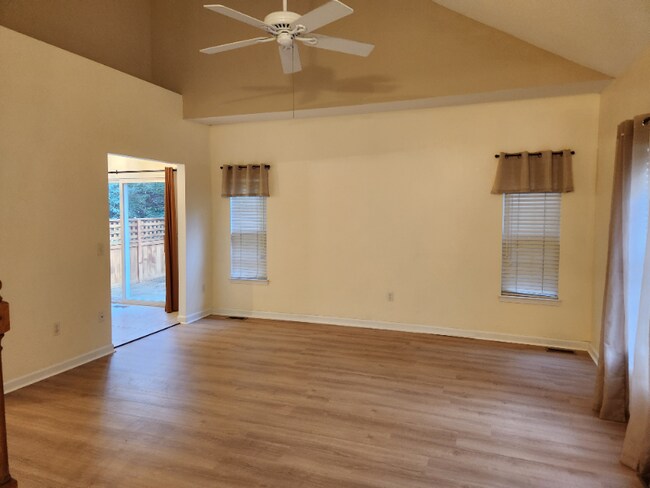 Building Photo - 185 Morgan Dr