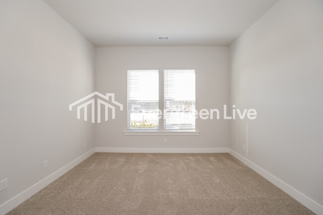 Building Photo - 131 Bloomsbury St