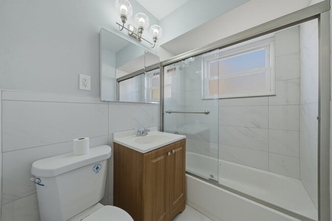 Building Photo - 2705 N Sayre Ave