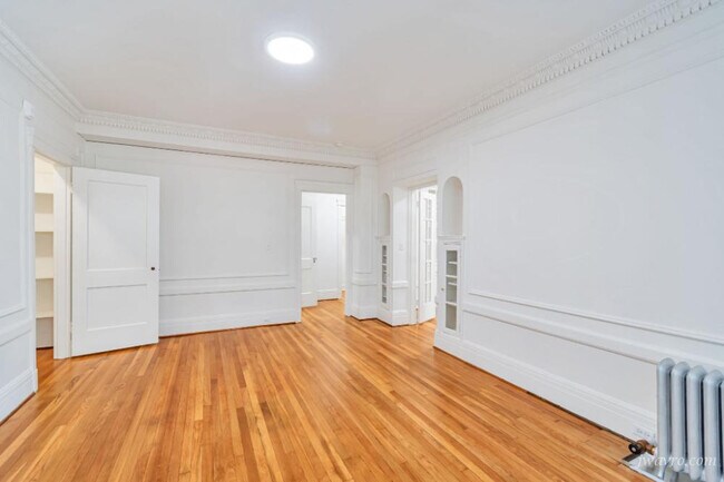 Building Photo - 570 O'Farrell St