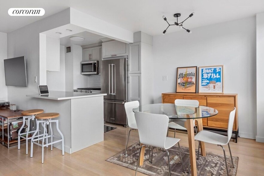 Building Photo - 333 E 14th St