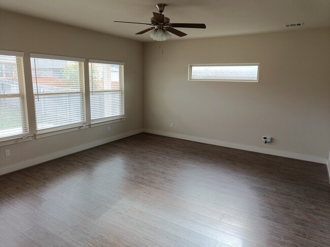 Building Photo - 535 Tanda Ln