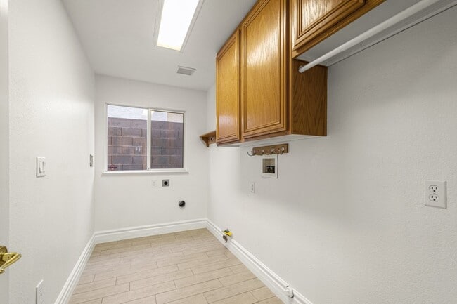Building Photo - Welcome Home to Fall in Love with This Stu...