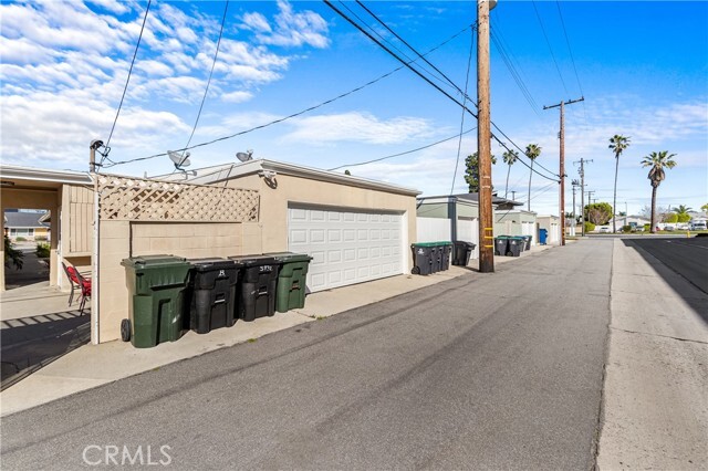Building Photo - 5932 Santa Barbara Ave