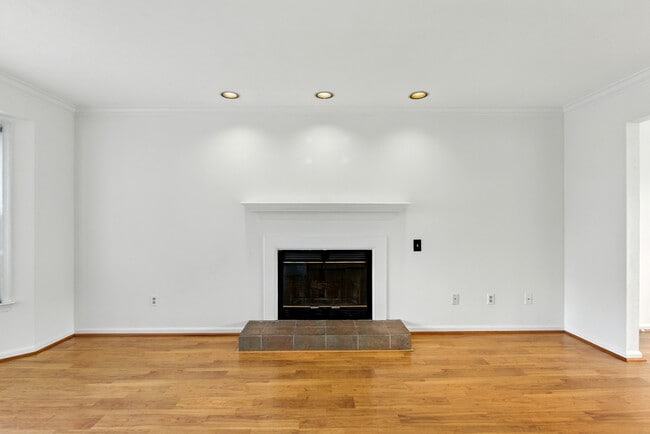 Building Photo - 3077 Silver Maple Dr