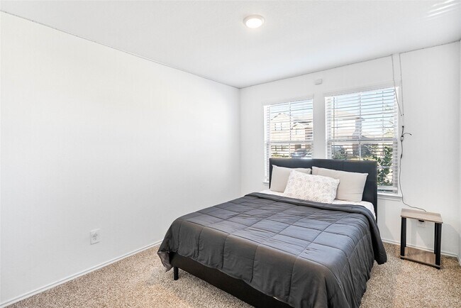 Building Photo - 21611 Flowering Gdn Ln