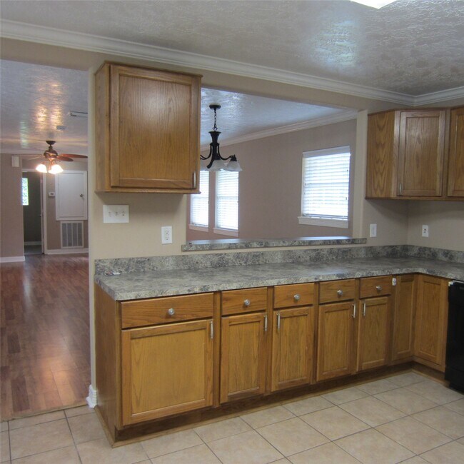 Building Photo - 18675 Ferne Dr