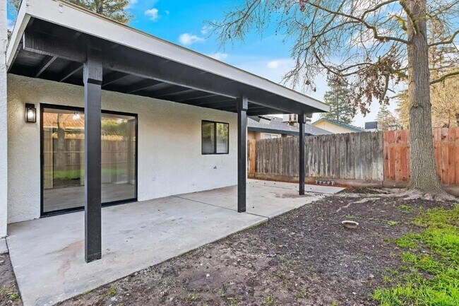 Building Photo - 6379 N Forestiere Ave