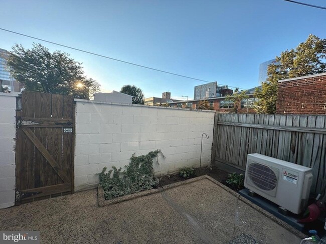 Building Photo - 504 S 25th St