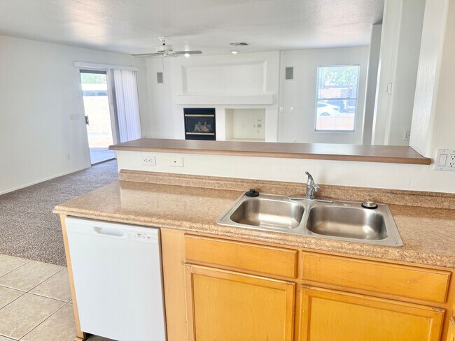 Building Photo - 2106 W Alta Vista Rd
