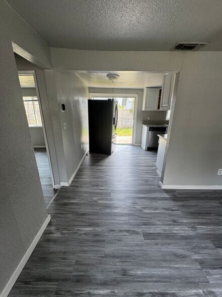 Building Photo - 672 Las Palmas Ave
