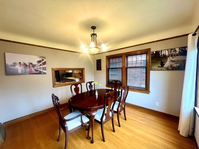 Building Photo - Stunning 3bed/3.5bath Brick Home in Ballard!