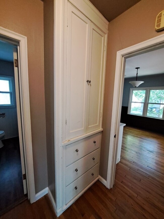 Building Photo - 3 Bedroom home, great location!