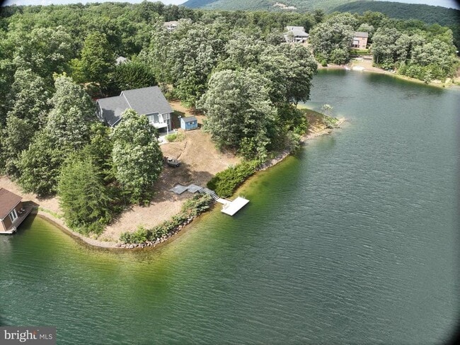 Building Photo - 202 Lakeside Loop