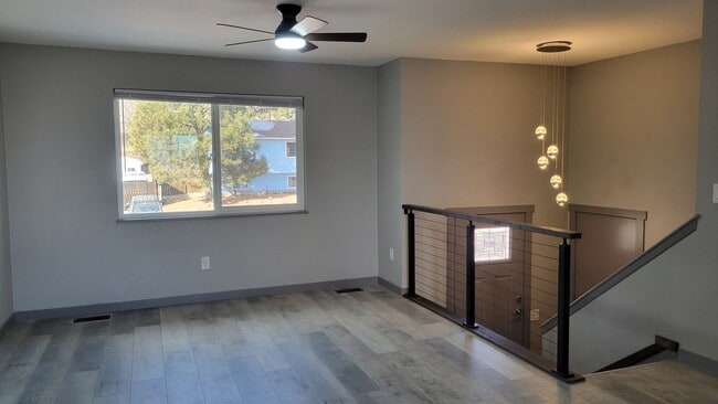 Building Photo - 4 Bedroom, 1.75 Bathroom - Freshly Updated! Available Now!