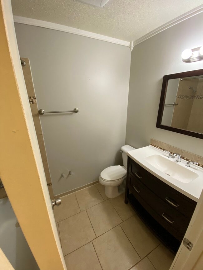 Building Photo - 4010 Honeysuckle Ln