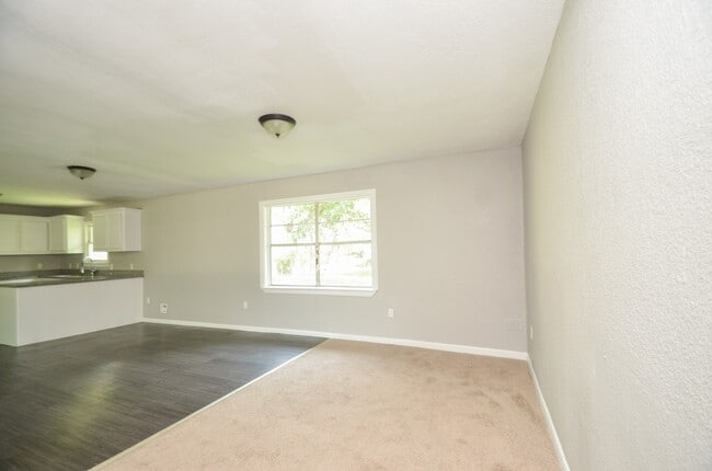 Building Photo - 206 Winkin Ave