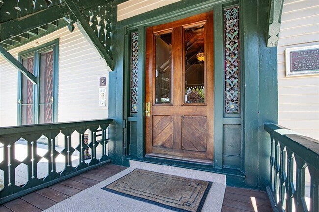 Building Photo - 35 Chastellux Ave